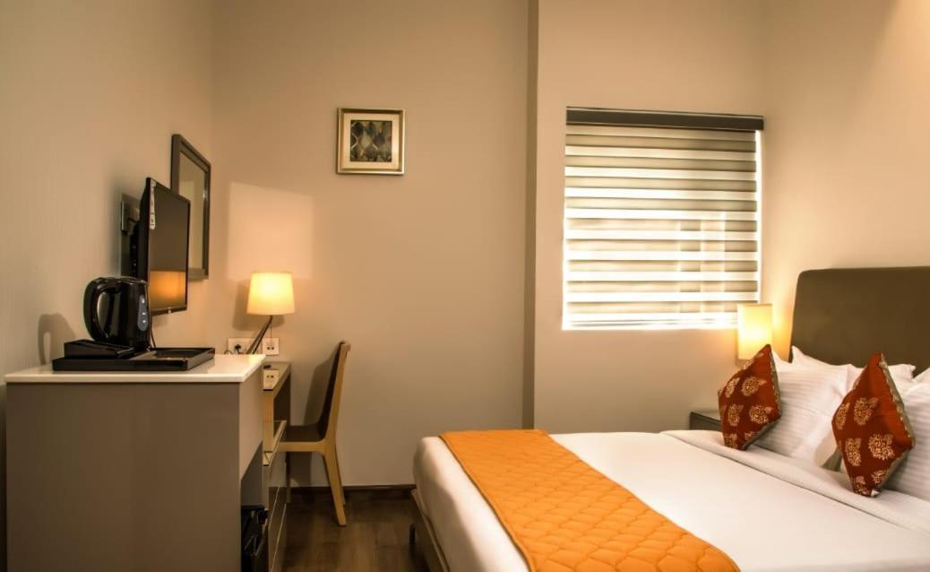The Mayberry -A Bergamont Group Of Hotels Tiruppur Ngoại thất bức ảnh